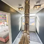 Modern House In Central Oxford Parking-Limited