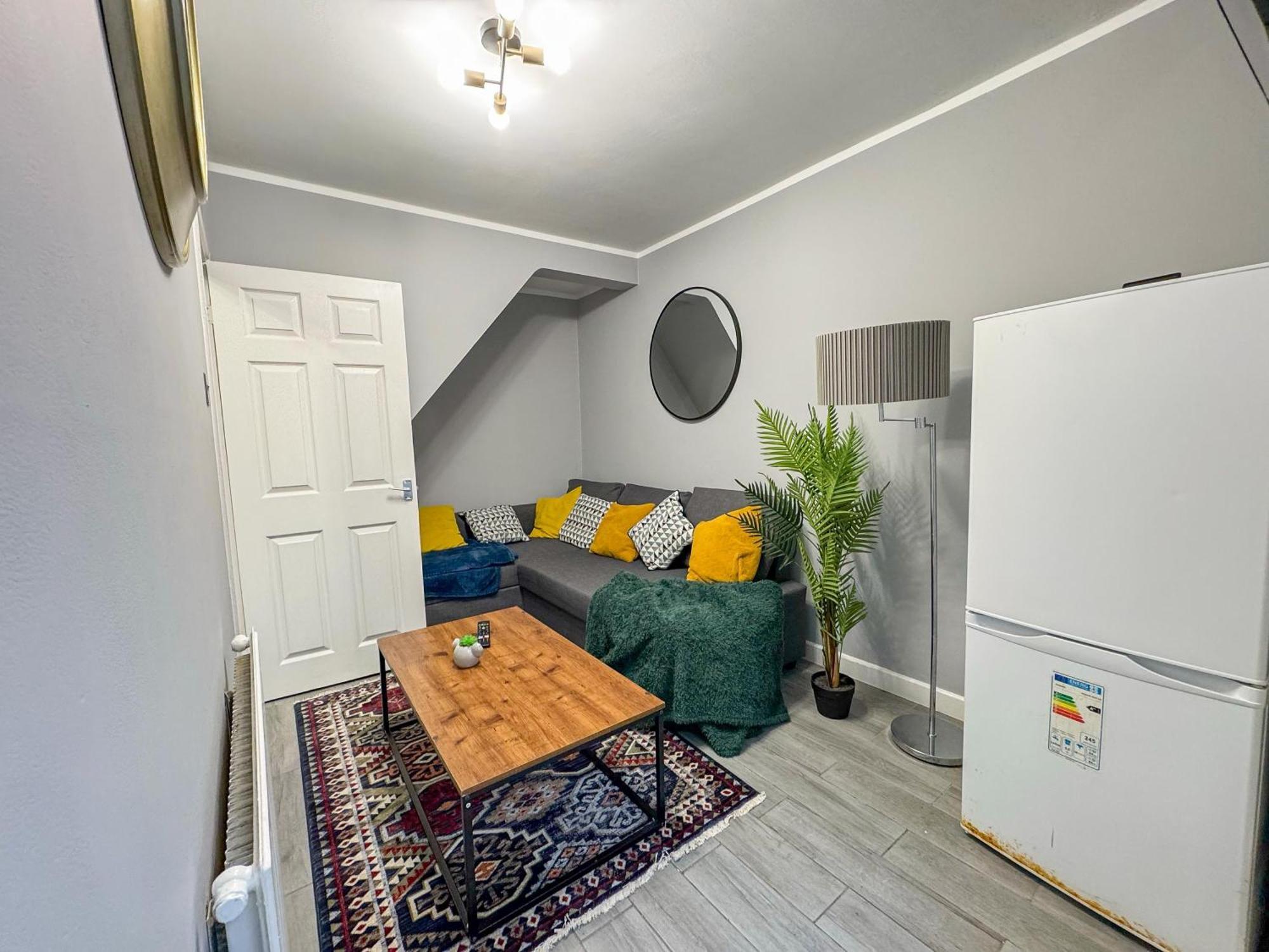 Modern House In Parking-limited Apartment *
